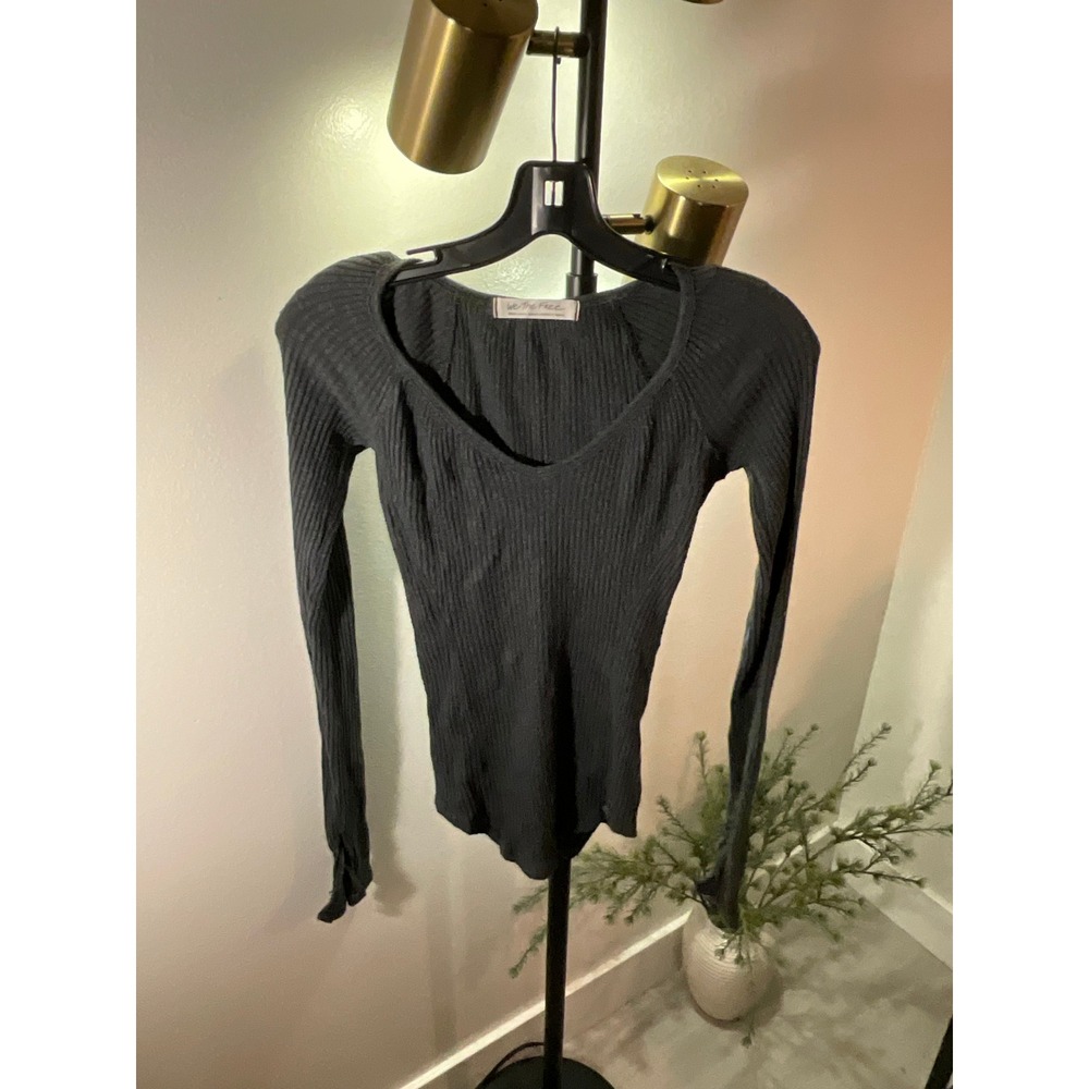 We The Free SM longsleeve charcoal vneck stretch layer back hem autumn jeans top